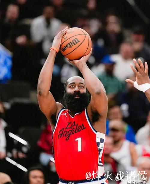 次节还剩4分钟哈登追身三分命中,取得本场首记运动战进球 次节还剩4分钟哈登追身三分命中,取得本场首记运动战进球