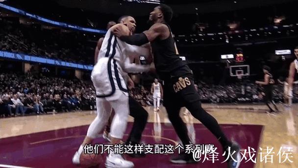 詹姆斯与狄龙爆发口角冲突被吹技术犯规 詹姆斯与狄龙爆发口角冲突被吹技术犯规